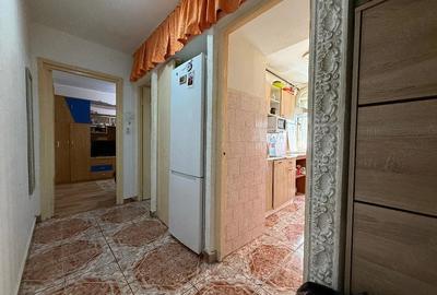 Apartament cu 2 camere nedecomandat în Km 4 - 3