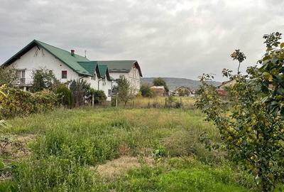 Teren de 3200 mp, în Valea Mare