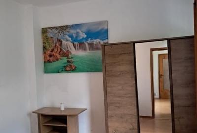 Apartament cu 2 camere semidecomandat, mobilat în Central