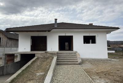 Casă cu 4 camere în Central