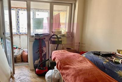 Apartament cu 3 camere semidecomandat în Cișmigiu