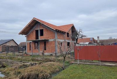 Casă cu 3 camere cu Teren 300 Mp în Bacova - 2