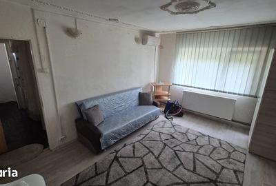 Apartament cu 3 camere semidecomandat în Șagului