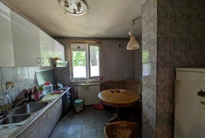 Apartament cu 3 camere decomandat în Sălăjan