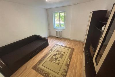 Garsonieră decomandată în Tudor