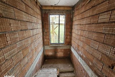 Casă cu 4 camere în Dâmbul Rotund