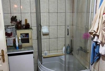 Casă cu 4 camere în Stănești
