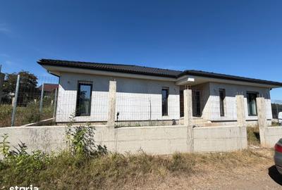 Casă cu 5 camere cu Teren 497 Mp în Central
