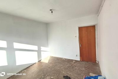 Apartament cu 3 camere decomandat în Titulescu