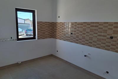 Casă individuală cu 3 camere cu Canalizare în Est - 6