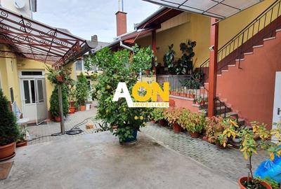 Casă individuală cu 7 camere cu Canalizare în Central - 1