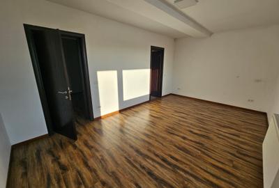 Casă individuală cu 6 camere cu Canalizare în Central - 5