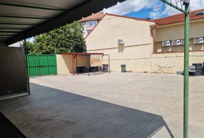 Spațiu comercial, de 700 mp, în Central