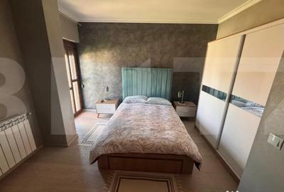 Casă cu 10 camere cu Teren 774 Mp în Central