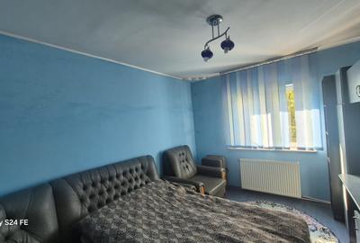 Apartament cu 3 camere decomandat în 1 Mai - 7