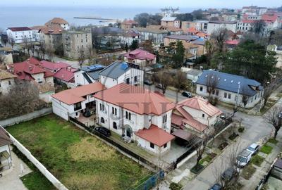 Casă individuală cu 14 camere cu Canalizare în Central - 1