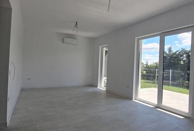 Casă individuală cu 5 camere cu Canalizare în Aradului
