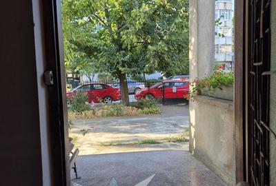 Casă cu 5 camere cu Teren 500 Mp în Banca Națională