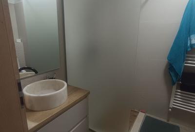 Apartament cu 2 camere decomandat în Micro 6 - 2