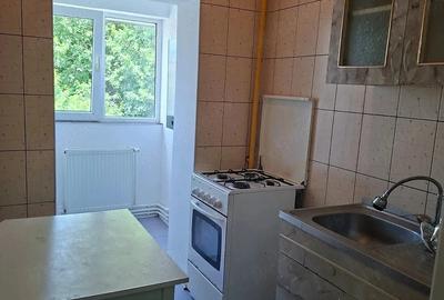 Garsonieră decomandată în - 2