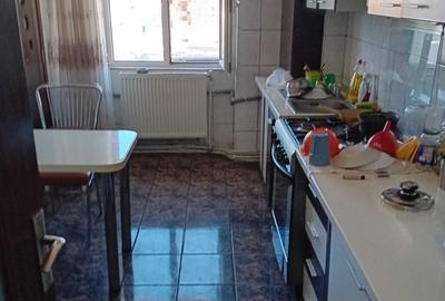 Apartament cu 4 camere decomandat în Exterior Vest