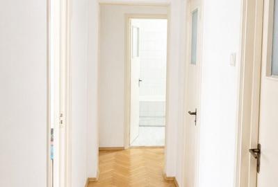 Apartament cu 4 camere semidecomandat în Titan