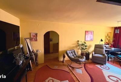 Apartament cu 4 camere decomandat în Ultracentral
