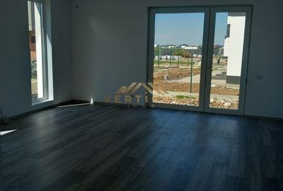Casă cu 4 camere cu Teren 455 Mp în Vidra - 2