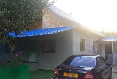 Casă cu 4 camere în Coțofănești