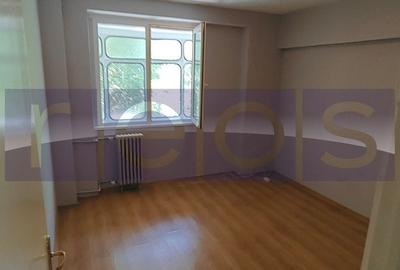 Apartament cu 3 camere decomandat în Tineretului