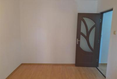 Apartament cu 3 camere semidecomandat în Dacia - 8