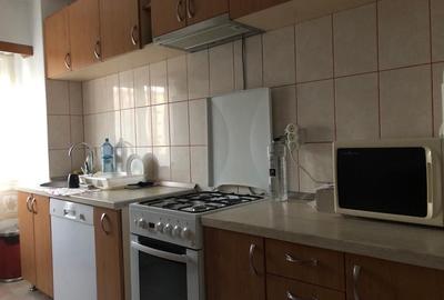 Apartament cu 3 camere decomandat în Complex Studențesc