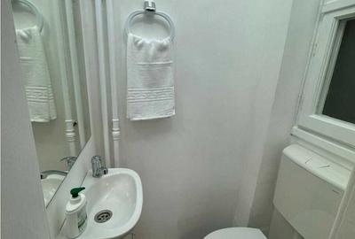 Apartament cu 3 camere semidecomandat în Universitate
