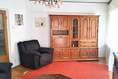 Apartament cu 3 camere decomandat în Obor