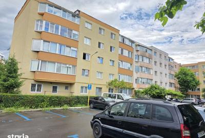 Apartament cu 3 camere decomandat în Astra - 1