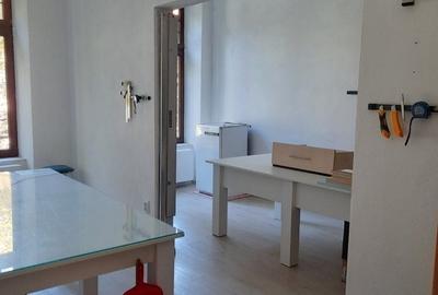 Casă individuală cu 16 camere cu Teren 457 Mp în Central - 5