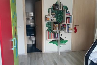 Apartament cu 3 camere decomandat în Tractorul - 7