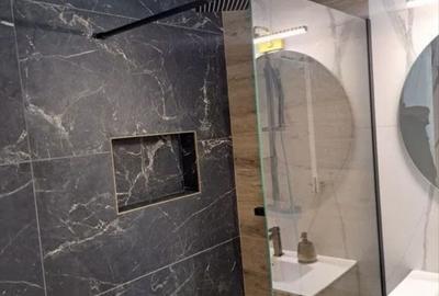 Apartament cu 3 camere decomandat în Exterior Vest
