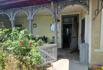 Casă cu 3 camere cu Teren 1853 Mp în Devesel
