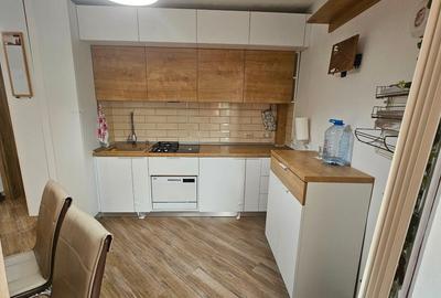 Apartament cu 3 camere semidecomandat, mobilat în Girocului