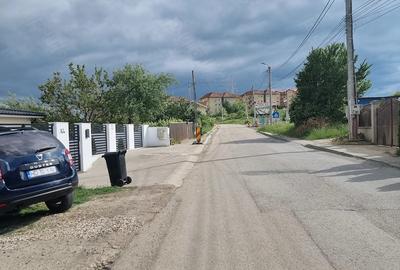 Teren de 1000 mp, în Zăvoi - 2