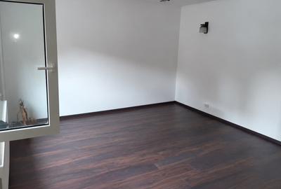 Apartament cu 2 camere decomandat în Uverturii