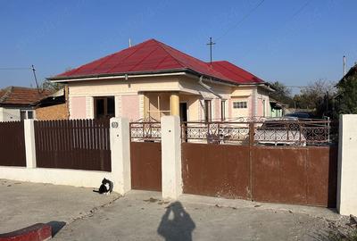 Casă cu Teren 2800 Mp în Lipia