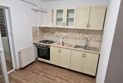 Apartament cu 3 camere decomandat în Eremia
