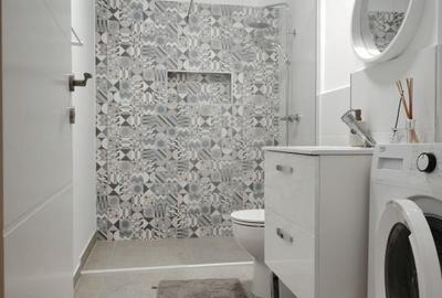 Apartament cu 3 camere decomandat în Chinteni