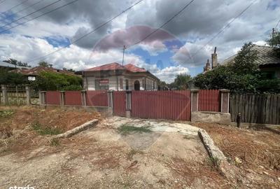 Casă cu 4 camere în Slimnic