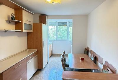 Apartament cu 3 camere în Decebal