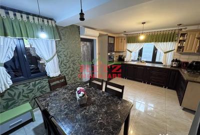 Casă cu 4 camere cu Teren 560 Mp în Central - 4