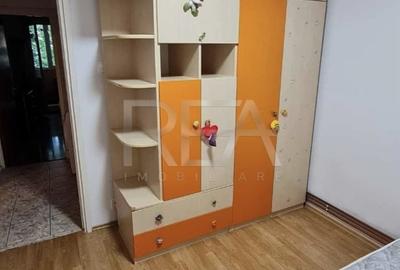 Apartament cu 3 camere semidecomandat, mobilat în Drumul Taberei