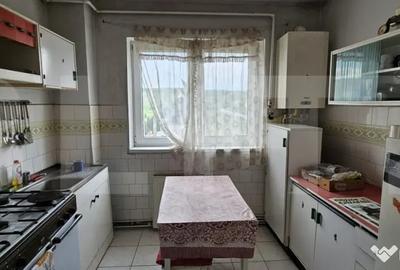 Apartament cu 4 camere decomandat în Simeria